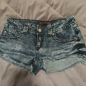 NO BOUNDARIES Jean Shorts Size 9 EUC